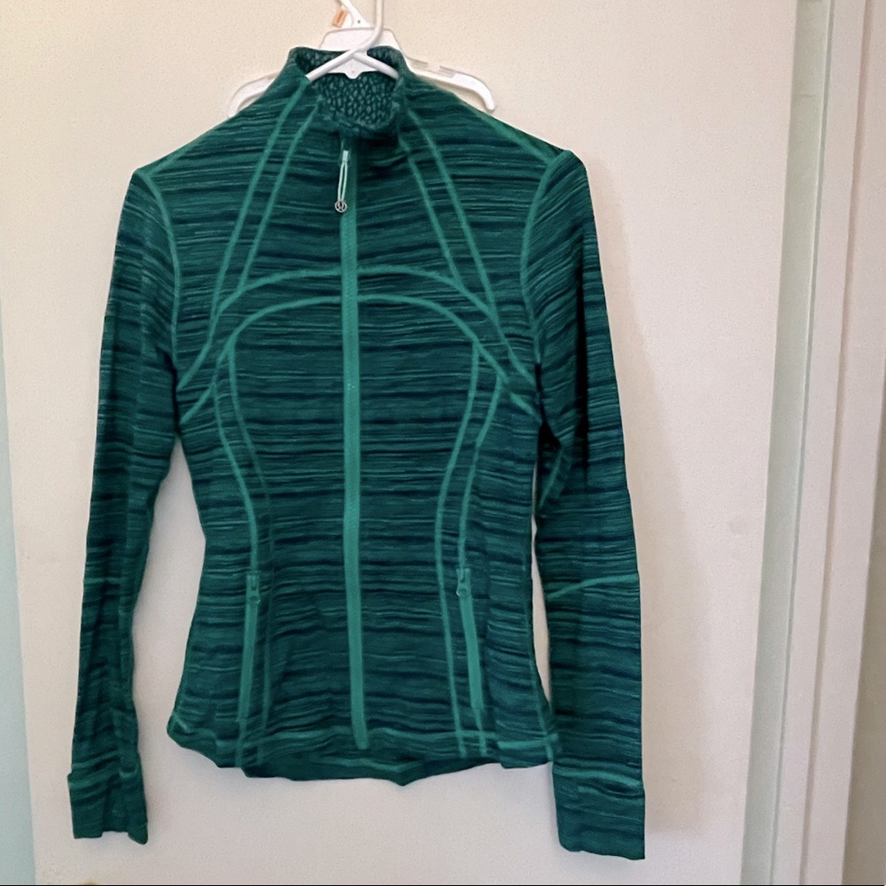Lululemon Define Top, size 8